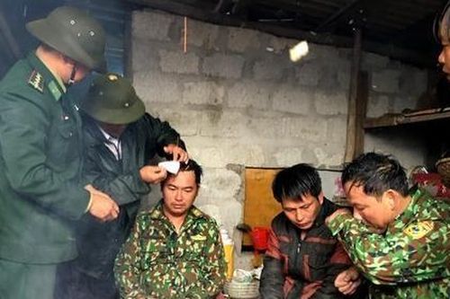 Hà Tĩnh: Cứu sống 8 thuyền viên gặp nạn trên biển