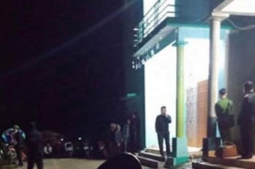 Chồng chém vợ trọng thương rồi tự sát