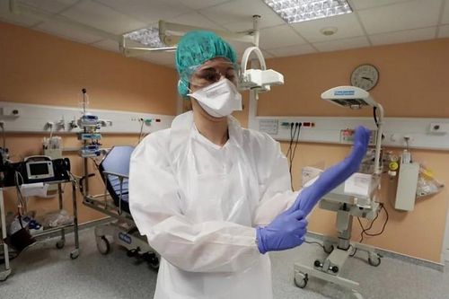 Nghị sĩ Pháp nhập viện vì Covid-19, Iran hủy tất cả lịch công du của quan chức