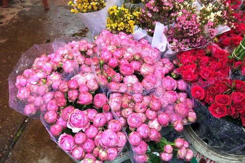 Chuyện chưa từng có, giá hoa giảm mạnh ngày 8/3