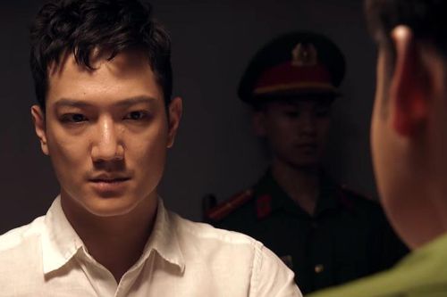 'Sinh tử' tập 79, Bạt bị bắt, Vũ nổi cáu đập bàn trong phòng hỏi cung