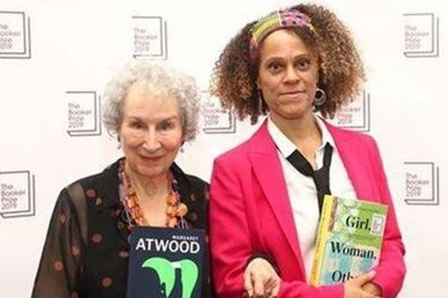 Man Booker 2019: Lần thứ 3 phá lệ