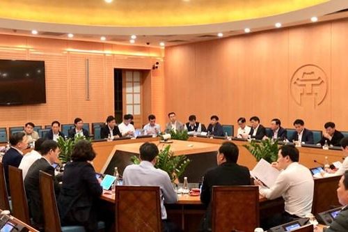 Ủy ban Nhân dân thành phố Hà Nội họp khẩn trong đêm về dịch COVID-19