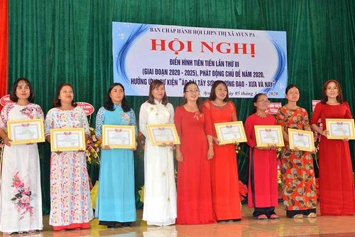 Gia Lai: Tuyên dương phụ nữ điển hình tiên tiến