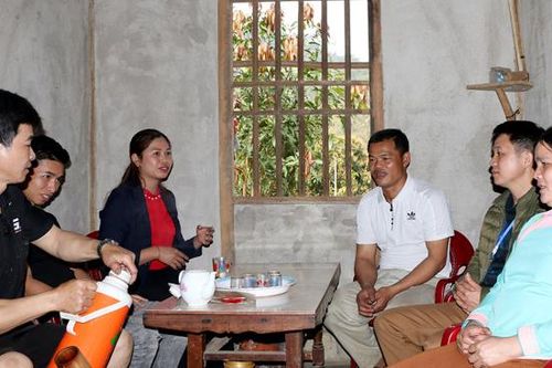 Cải tạo phong tục lạc hậu ở Nậm Chạc
