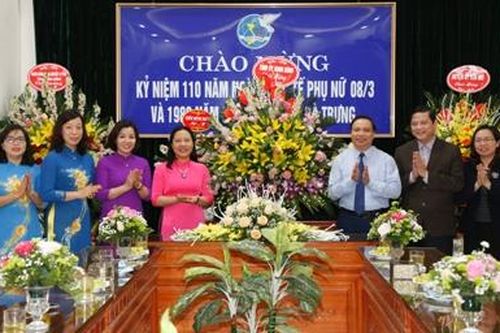 Đồng chí Phó Bí thư Thường trực Tỉnh ủy chúc mừng Hội Liên hiệp Phụ nữ tỉnh nhân ngày Quốc tế phụ nữ