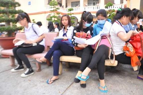 TP Hồ Chí Minh: Học sinh lớp 12 đi học lại từ ngày 9/3
