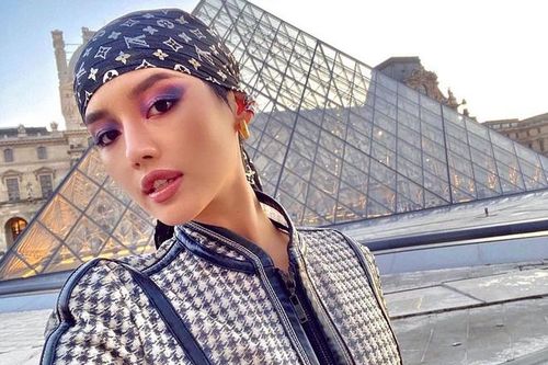 Khánh Linh không bị cách ly khi trở về từ Pháp