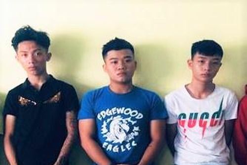 Chặn nhóm thanh niên vác dao phóng lợn đi hỗn chiến