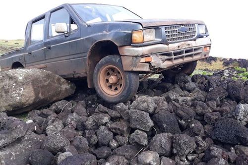 Tượng đá Moai nổi tiếng thế giới bị phá hủy