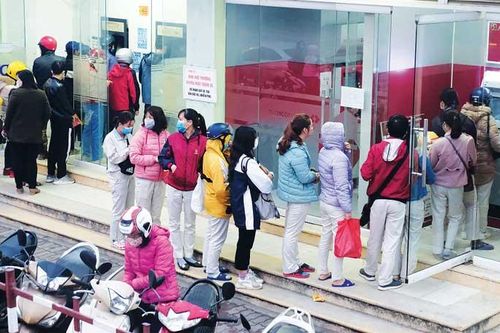 Văn hóa xếp hàng - bài học vỡ lòng chưa ăn sâu