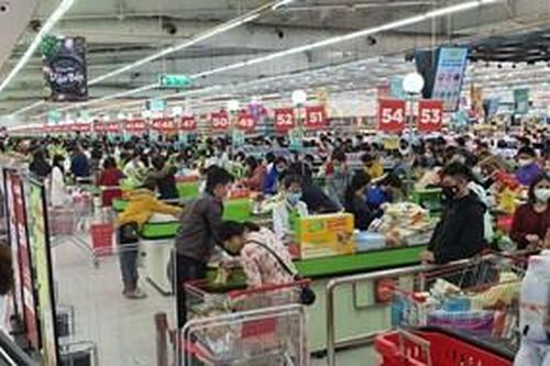 Người dân Thủ đô chủ động mua hàng thiết yếu đối phó với Covid -19 trong trật tự