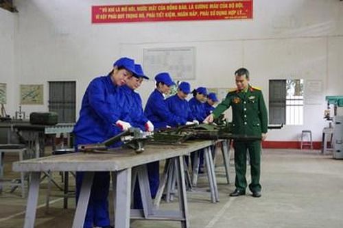Giúp nhau vượt khó