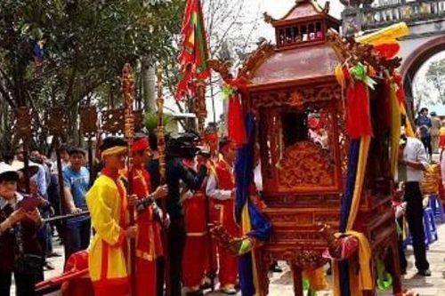 Về Đền Tranh 'cầu gì được nấy'