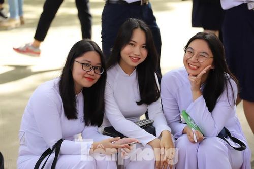 Tranh luận nóng ngày mở lại trường vì dịch Covid-19