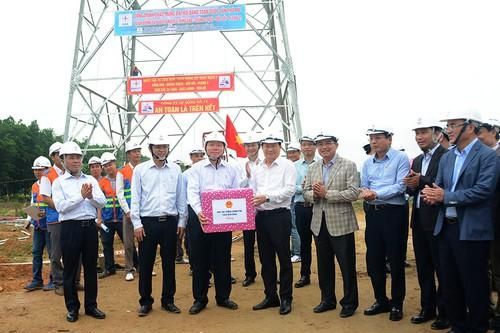 Phó Thủ tướng Trịnh Đình Dũng chỉ đạo giải quyết vướng mắc thi công đường dây 500 kV mạch 3