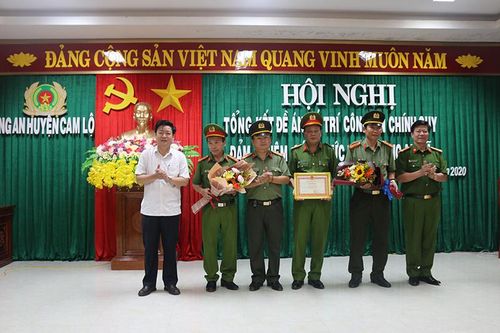 Đảm bảo bố trí công an chính quy đảm nhận các chức danh công an xã theo đúng lộ trình
