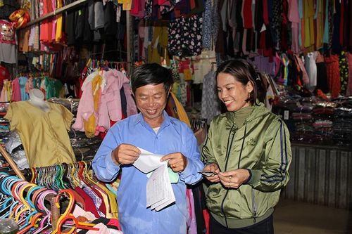 Người 'bán bảo hiểm trả góp'