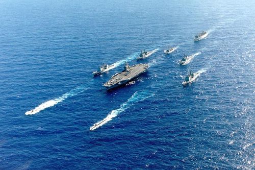 Sát thủ hạt nhân đóng vai trò cận vệ cho tàu sân bay Mỹ