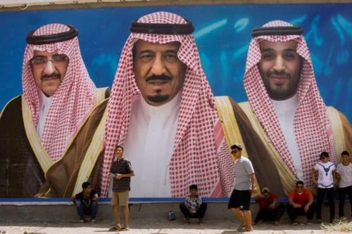 Kẻ bịt mặt áo đen đột kích bắt hoàng tử Saudi vì âm mưu lật đổ