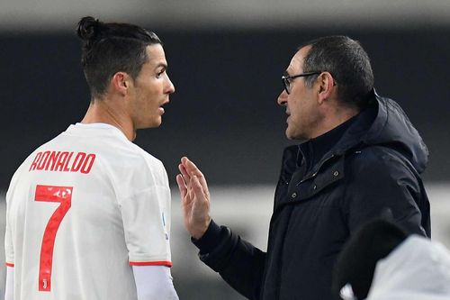 HLV Sarri muốn cầu thủ Juve tặng quà cho Ronaldo