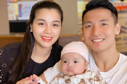Thành Chung tặng mẹ xe máy, Tiến Dũng khoe ảnh gia đình dịp 8/3