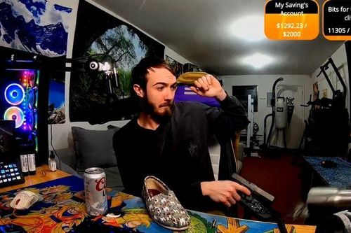 Streamer mất việc vì nã súng trên sóng trực tiếp