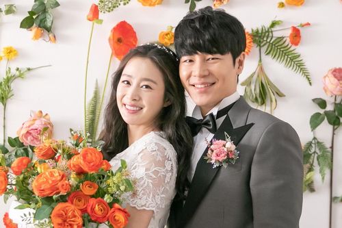 Kim Tae Hee rạng ngời khi chụp ảnh cô dâu ở tuổi 40