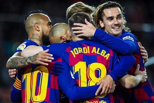 Barca 1-0 Sociedad: Nhờ VAR, Barca thắng chật vật, tạm chiếm ngôi đầu Liga
