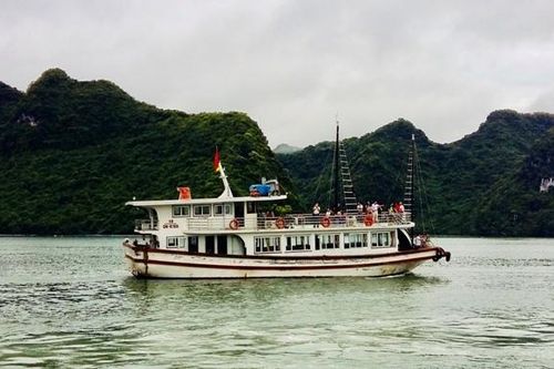 Hải Phòng tạm dừng tàu nghỉ đêm trên vịnh Lan Hạ