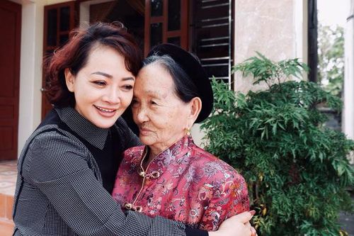 Chia sẻ xúc động nghệ sĩ Trà My về mẹ ngày 8/3
