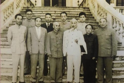 Bài 2. Bước ngoặt lớn chuyển từ viện công tố trở thành VKSND