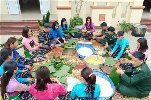 Ấm áp tình hữu nghị Việt - Lào nơi vùng cao