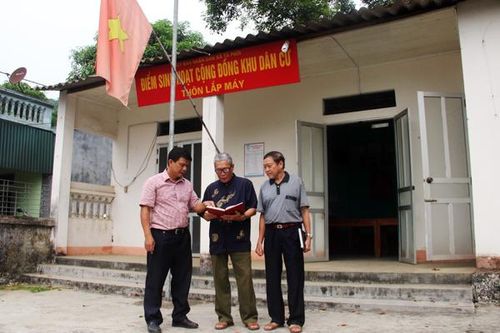 Phó Bí thư Đảng ủy xã tận tụy với công việc