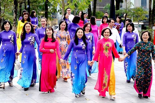 Đẹp lắm áo dài ơi