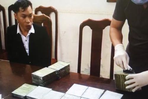 Phá đường dây buôn ma túy, thu giữ 20 bánh heroin