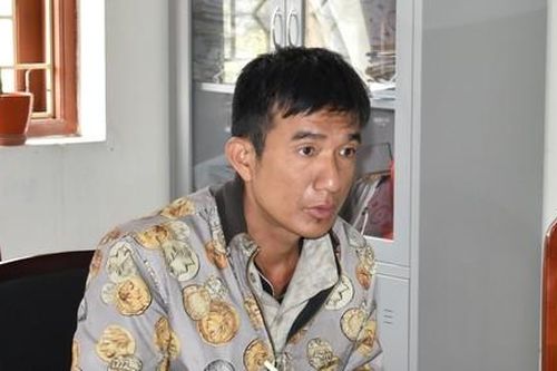 Cướp giật tài sản còn móc dao dọa nạn nhân