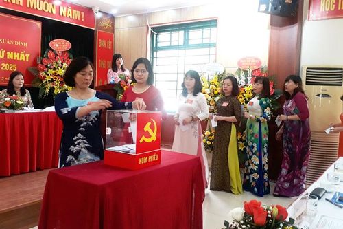 Tổ chức thành công Đại hội Đảng bộ Trường THPT Xuân Đỉnh