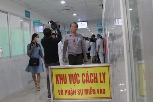 6 người trên cùng chuyến bay với ca nhiễm COVID-19 thứ 17 đều âm tính