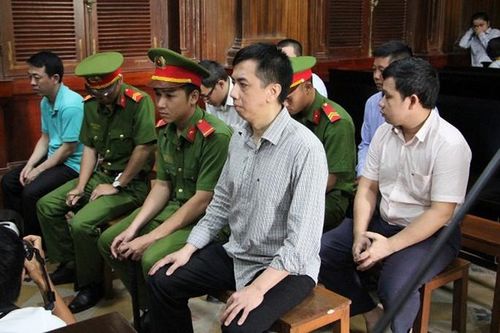 Mở lại phiên tòa phúc thẩm vụ buôn bán thuốc ung thư giả