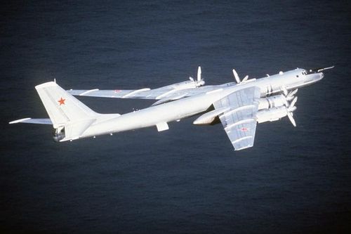 'Sát thủ săn ngầm' Tu-142 của Nga thị uy ngay trước mũi NATO