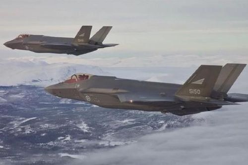 Biên đội máy bay chiến đấu Nga rút lui sau khi bị F-35 áp sát