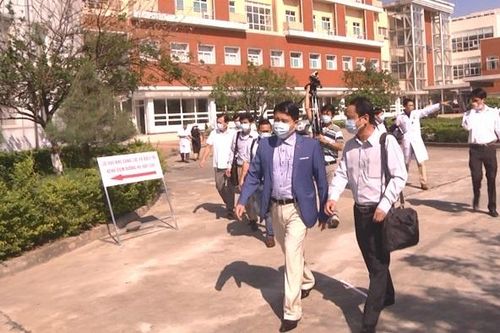 30 du khách liên quan đến nữ bệnh nhân thứ 17 âm tính với Covid-19