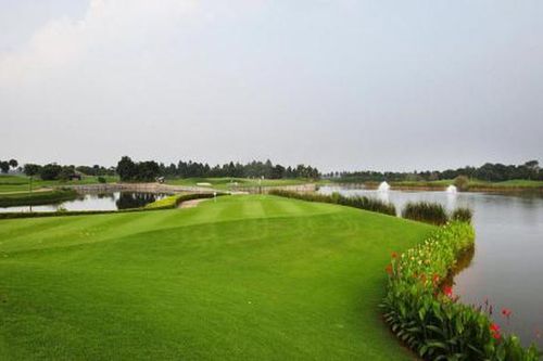 Đóng cửa sân golf Vân Trì vì liên quan bệnh nhân thứ 21 nhiễm COVID-19