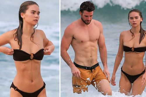 Liam Hemsworth khoe cơ bụng 6 múi, bạn gái mặc bikini dáng như tạc tượng