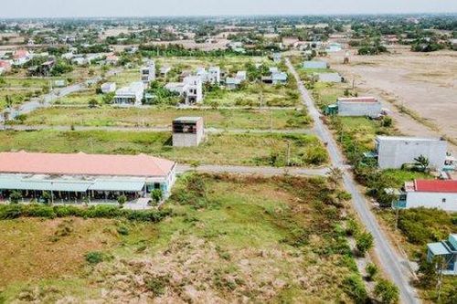 Ôm mộng làm giàu từ đất, cặp vợ chồng 'ngã đau' vì mù mờ pháp lý