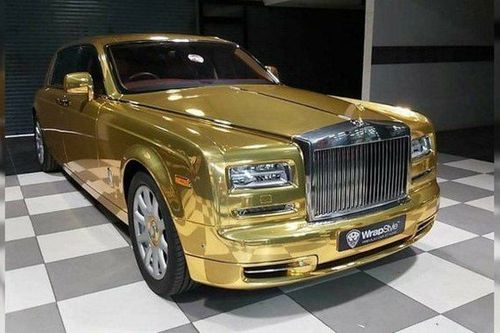 Clip: Triệu phú 'chơi lớn' khi dùng Rolls-Royce Phantom vàng óng làm taxi