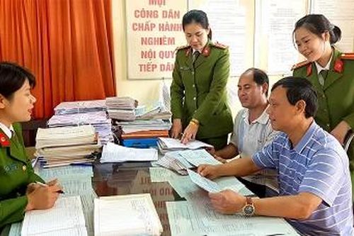 Chuyển đổi giấy tờ cho người dân ở đơn vị hành chính mới