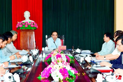Đồng chí Bí thư Tỉnh ủy Chẩu Văn Lâm: Hạn chế hội họp để tập trung phòng, chống dịch Covid-19 và sản xuất, kinh doanh