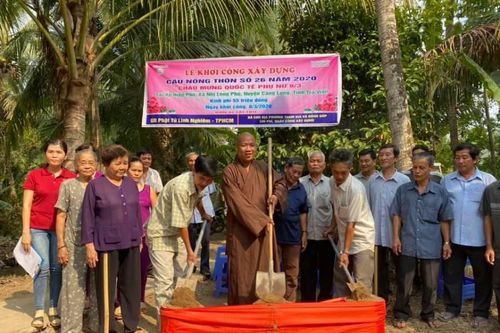 Nhiều hoạt động từ thiện giúp người nghèo, phóng sinh